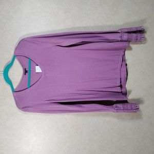 2/$10 04162 Hannah light purple v-neck sweater w/lace sleeve cuffs L